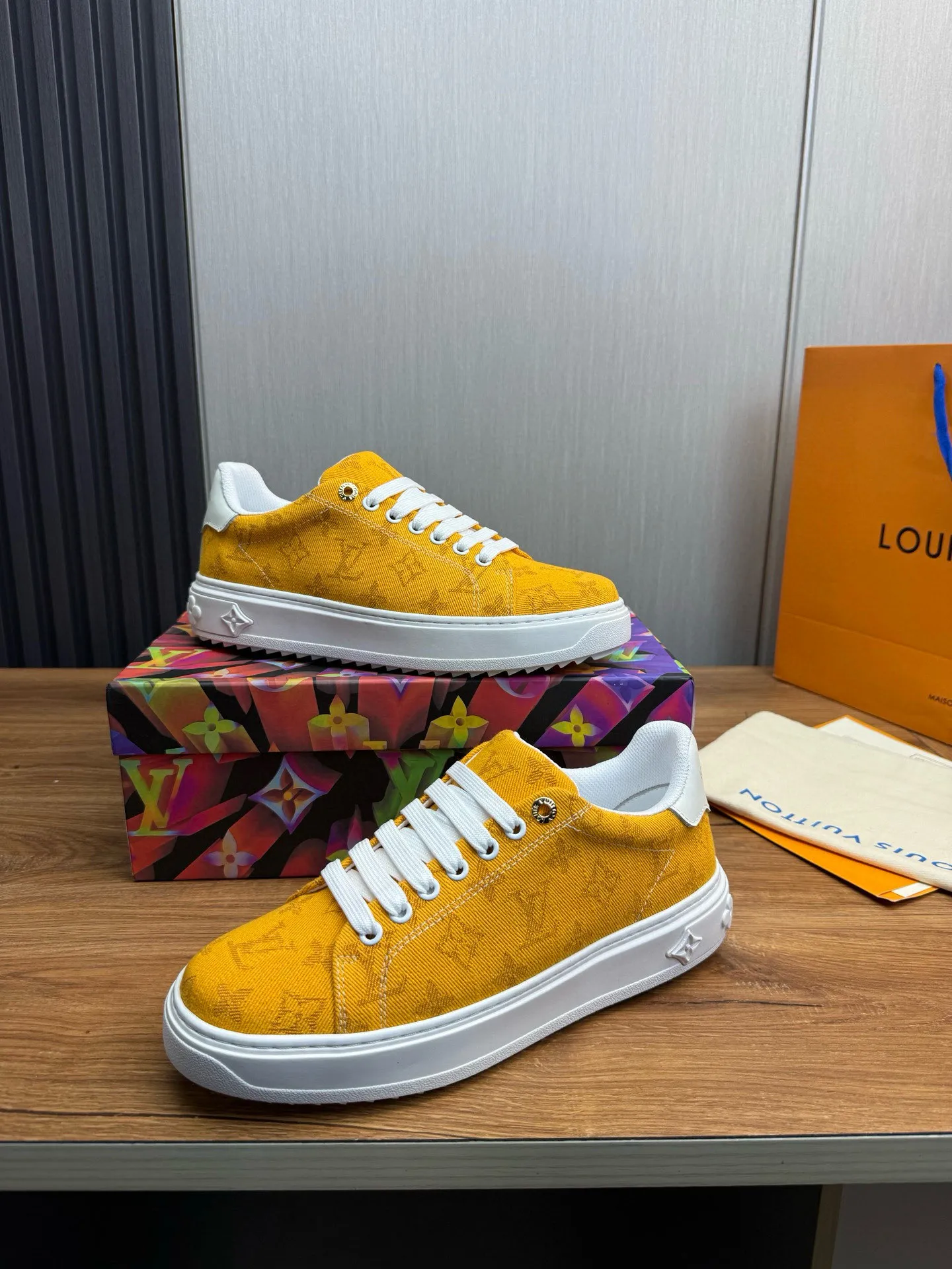 Factory price: 520💰LOUIS VUITTON [Louis VUITTON] The new trendy Lv is on the market🎁, casual and fashionable men's shoes👟The upper is made of imported original fabric + cowhide mesh lining, the original wear-resistant rubber outsole, the version is simple and elegant, exclusive for trendy men. Code number: 38-44, customized 45, 46